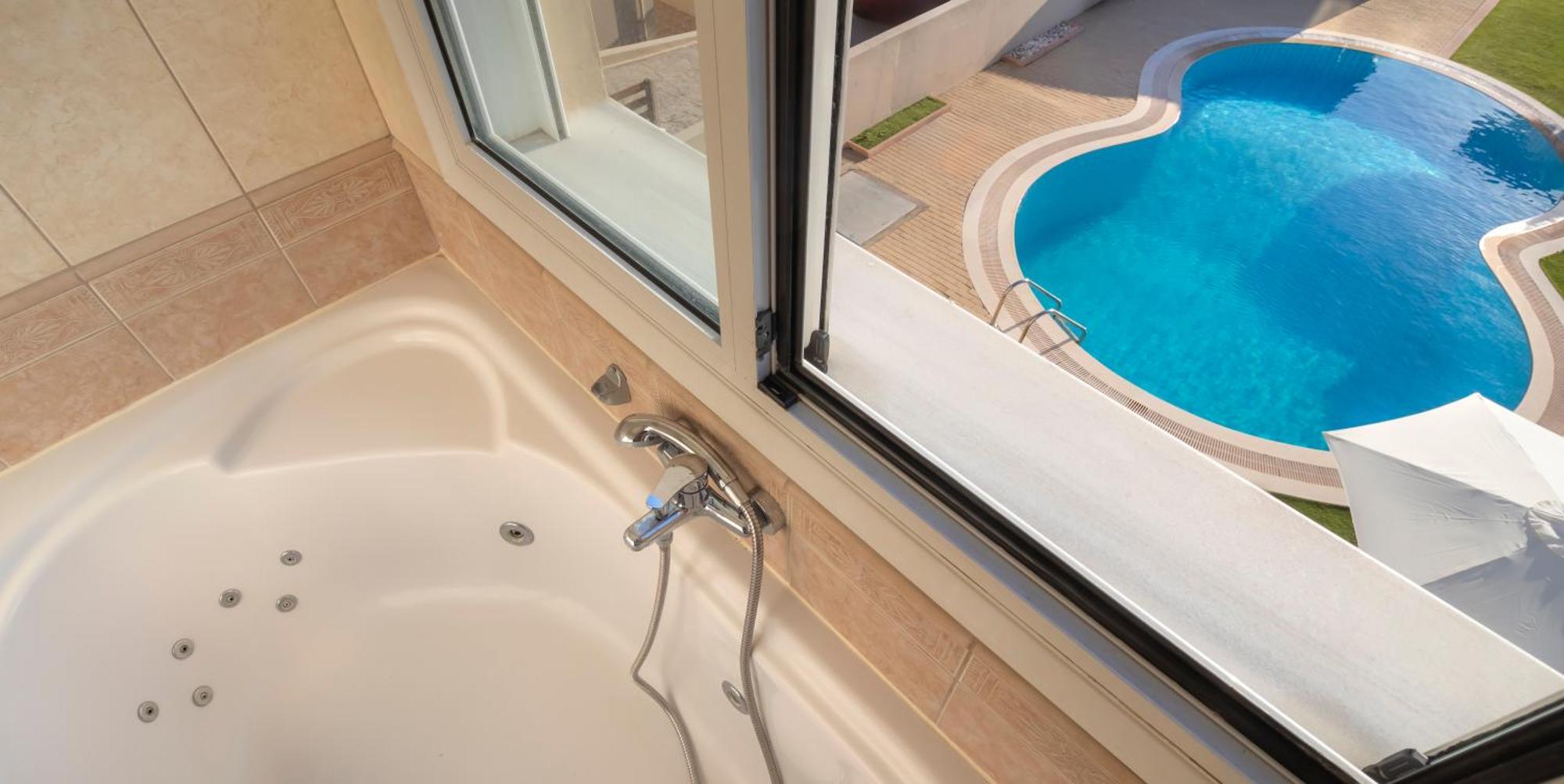 With Private Pool & Jaccuzi Close The Вилла *