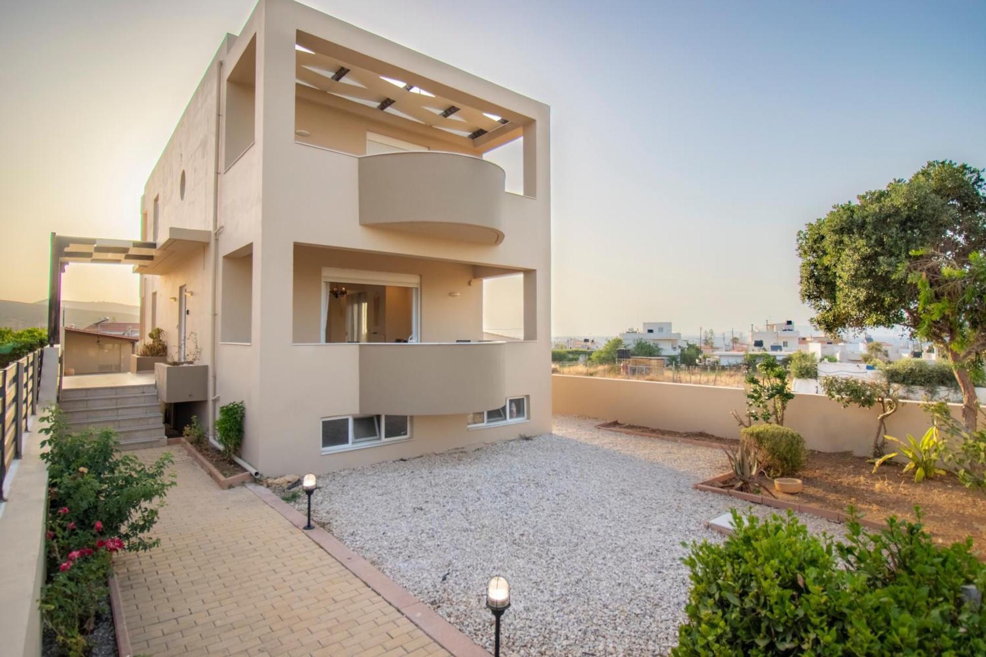 With Private Pool & Jaccuzi Close The Ираклион