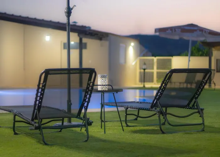 Villa With Private Pool & Jaccuzi Close The Beach