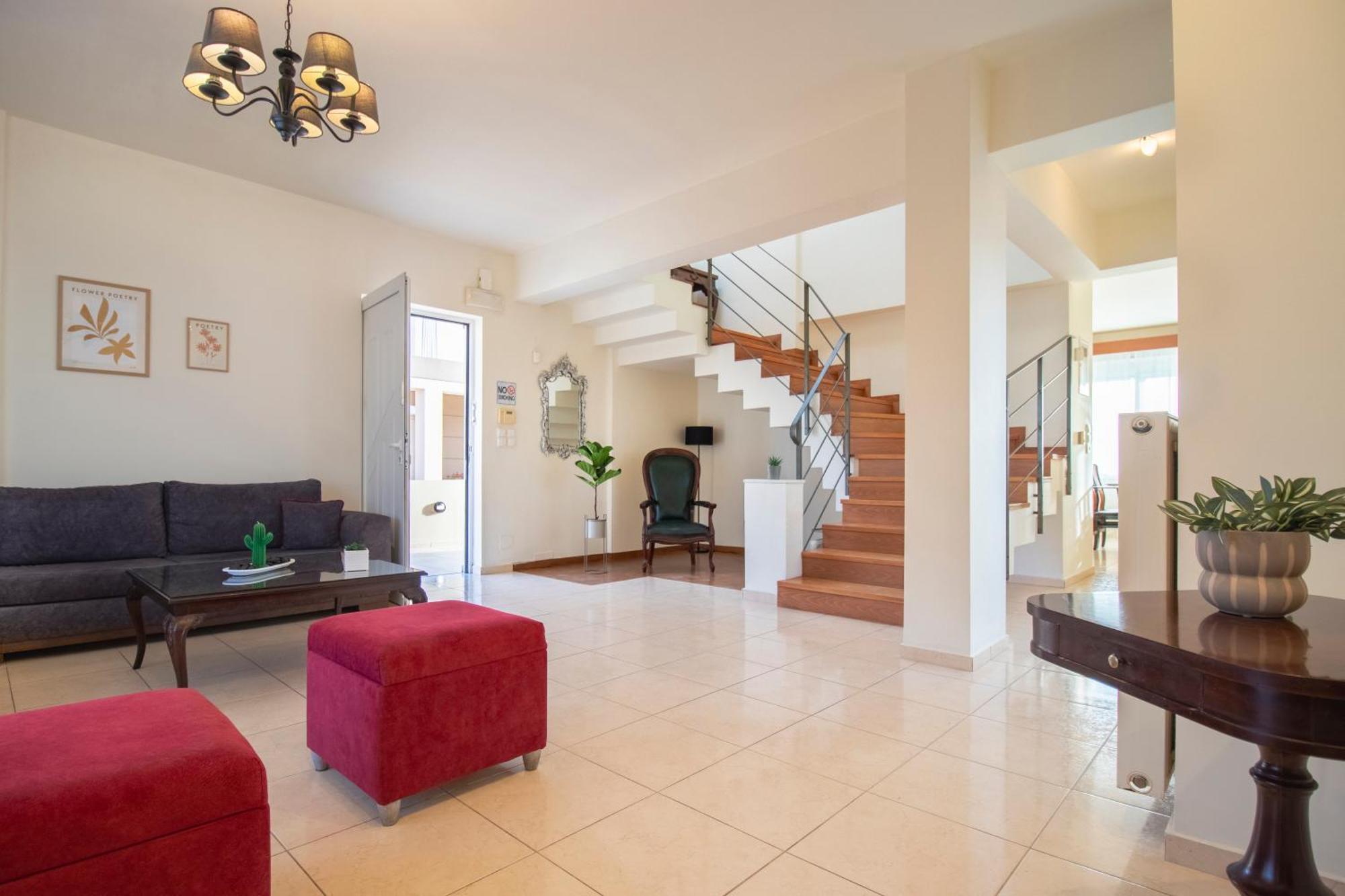 With Private Pool & Jaccuzi Close The Villa Heraklion (Crete)