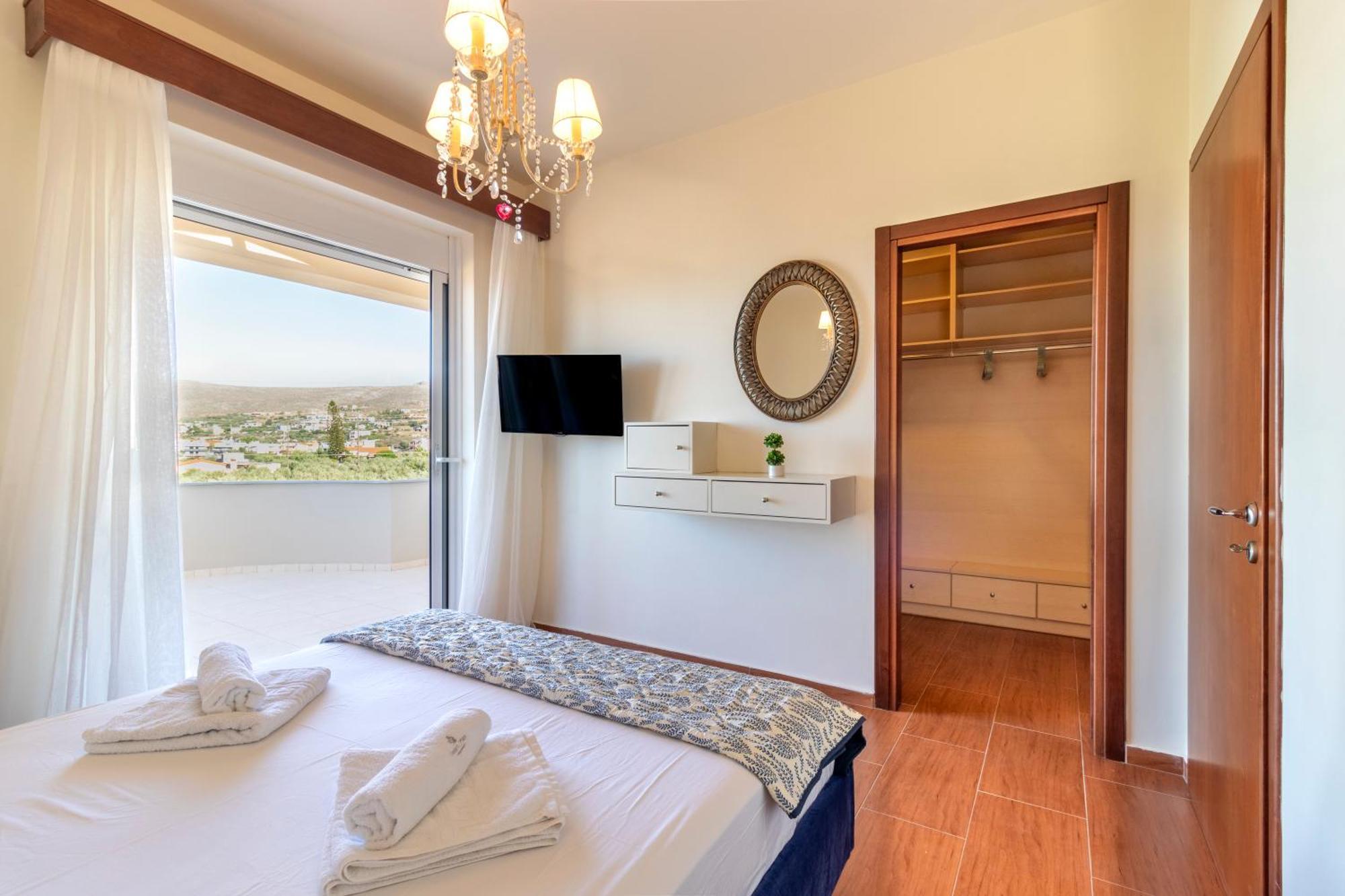 Villa With Private Pool & Jaccuzi Close The Heraklion (Crete)