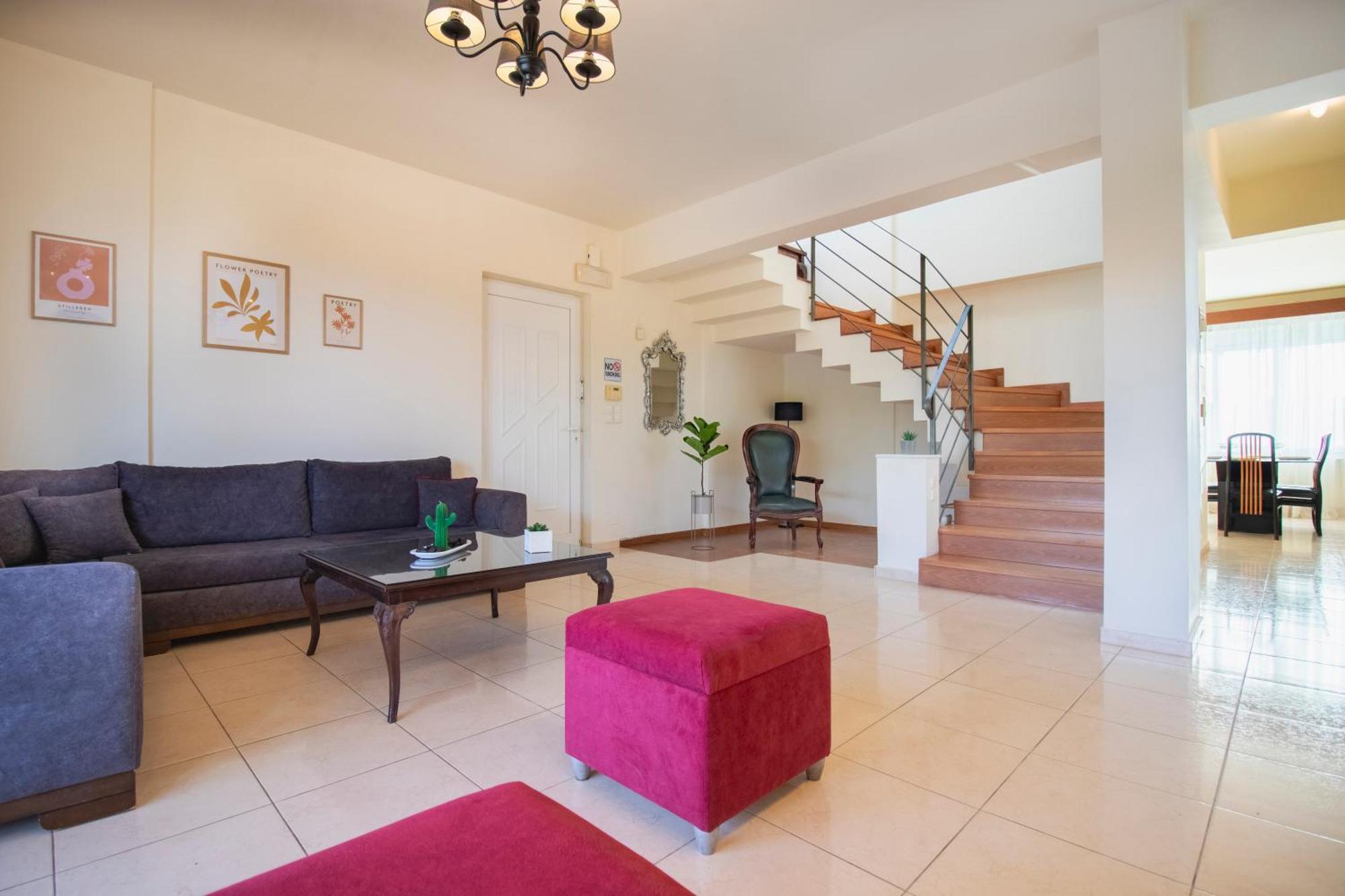 With Private Pool & Jaccuzi Close The Heraklion (Crete)