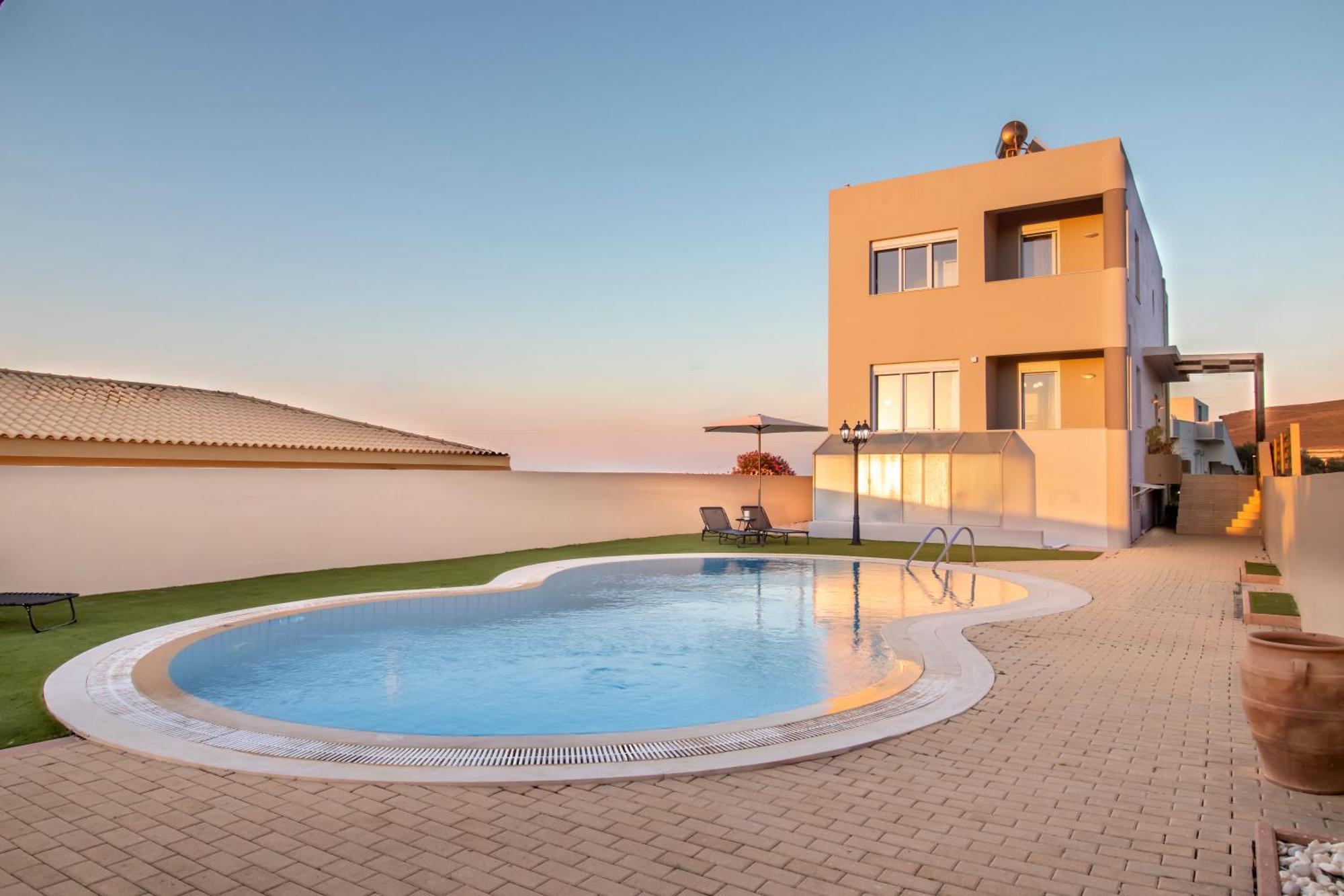 With Private Pool & Jaccuzi Close The * Heraklion (Crete)