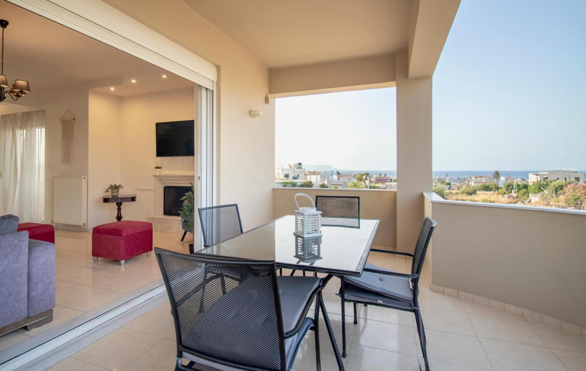 With Private Pool & Jaccuzi Close The Heraklion (Crete)