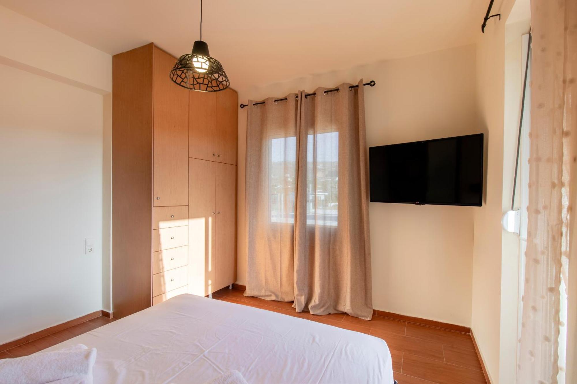 With Private Pool & Jaccuzi Close The Heraklion (Crete)