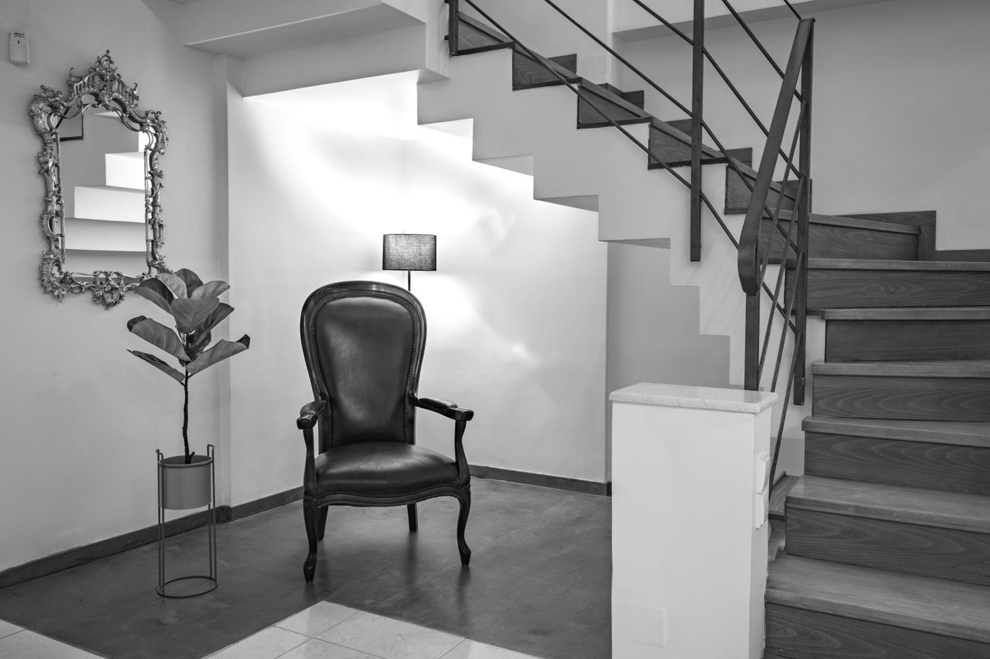 With Private Pool & Jaccuzi Close The Villa Heraklion (Crete)